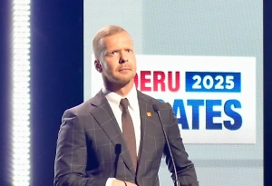 «Все в масках»: Латвийские силовики нагрянули с обысками к депутату – защитнику русского языка