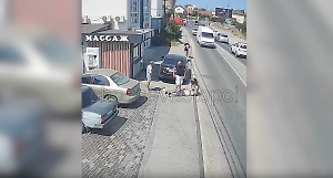 Жёсткое задержание севастопольца, который зарезал экс-тёщу средь бела дня, попало на видео