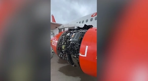 Пассажир в ужасе снял через иллюминатор, как самолёт начал разваливаться после взлёта в Москве