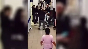 Толпа неадекватов напала на врача российской больницы в День медработника