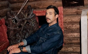 «Некоторая раскрепощённость»: Профессор моды раскрыла, зачем Ургант отрастил усы