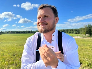 У нас в стране сохраняется дефицит коров, но не из-за того, что они у нас как-то дохнут, у нас достаточно много строится проектов молочных ферм, и сейчас наблюдается дефицит на рынке, достаточно высокий спрос.