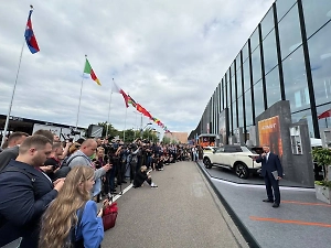 «АвтоВАЗ» представил ту самую секретную новинку на ПМЭФ – Lada Azimut