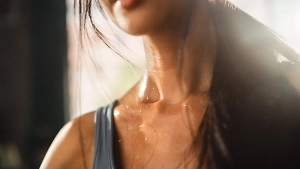 Косметолог рассказала о тонкостях ухода за шеей, которая предательски выдаёт возраст