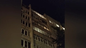 В Сети появилось фото последствий удара ВСУ по жилому дому в Курске