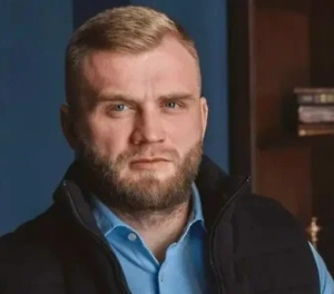 На Украине действует партия войны во главе с Зеленским. Мир для него — это верная смерть. Поэтому любые попытки достичь мира будут встречать сопротивление, пока не будет устранена причина войны, а на данном этапе это — Зеленский. Теракты будут продолжаться и усиливаться ровно столько, сколько Зеленский остаётся у власти на Украине.