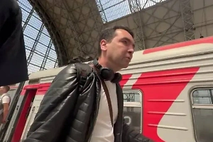 «Три сильных толчка»: Пассажир сошедшего с рельсов поезда рассказал о первых секундах ЧП