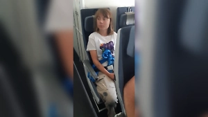 Грету Тунберг усадили в ненавистный самолёт и отправили во Францию из Израиля