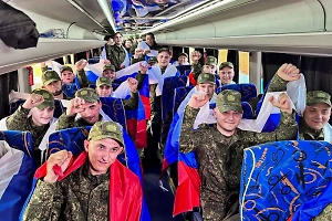 Вторая группа российских военных вернулась из украинского плена