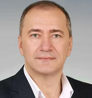 Таково истинное отношение Запада к украинской стороне — оно далеко от равноправия, партнёрства и бескорыстного покровительства. Горькое разочарование должно постичь Зеленского и кучку его приспешников, потому что с каждым годом перспектива вступления в НАТО, которая и так была туманной, становится всё дальше. Украину не желают видеть в альянсе в качестве его полноправного участника. Роль полигона для испытаний западного оружия и инструмента против России — всё, что Запад может предложить этой стремительно теряющей государственность стране.