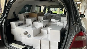 Таможенники остановили на границе России доверху набитую дронами фуру и передали их на СВО