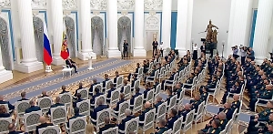 Путин в Кремле проводит встречу с участниками программы «Время героев»