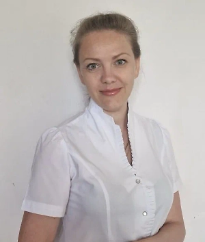 При переохлаждении в воде повышается риск инфекций вследствие снижения сопротивляемости организма, т.е. снижается иммунитет, организм становится более восприимчивым к болезнетворным микробам. Это происходит из-за того, что при переохлаждении кровеносные сосуды сужаются, и кровоток в периферических отделах уменьшается. Снижается защитная функция слизистых оболочек, которые являются частью иммунной защиты. 