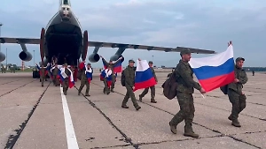 Самолёт с вернувшимися из плена бойцами ВС РФ приземлился в Подмосковье