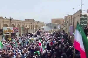 Иранцы вышли на улицу с требованием нанести ответный удар по Израилю