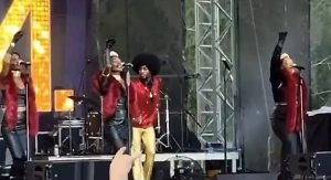 Группа Boney M душевно спела в российской глубинке на фоне атак БПЛА