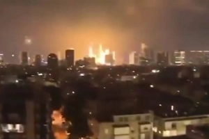 Иранская ракета попала в 50-этажное здание в Тель-Авиве