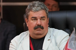 Израиль сейчас просто-напросто выстрелил себе в ногу — ему не будет того сочувствия в мире, как 7 октября 2023-го, — Израиль уже давно показал, что не является страдающей страной, и мир сейчас вступится именно за Иран, сочтя его действия актом справедливости. За Израиль может вступиться Европа — в пику Трампу, на самого Трампа тоже могут надавить демократы.