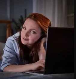 Польза ромашки известна испокон веков. Она обладает противовоспалительным и антисептическим эффектом, успокаивает нервную систему, улучшает сон, снижает раздражительность, успокаивая головную боль (ГБН), её используют для лечения заболеваний желудочно-кишечного тракта, мочеполовой системы, кожи, слизистых, печени, почек. Для красоты делают отвары для ополаскивания волос, добавляют в косметику.