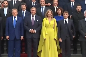 На фотосессии саммита НАТО Зеленского поставили подальше от Трампа