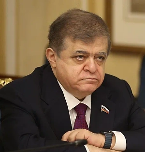 Как только будут проведены выборы, а они должны быть проведены, потому что он просроченный президент, он уйдёт в политическое небытие. В лучшем случае он сбежит за границу, а в худшем — его ждёт народный трибунал Украины. Поэтому его мечта — быть у власти до конца конфликта. Он, видимо, рассчитывал, что Россия будет воевать на Украине до конца его дней. Напрасно он на это рассчитывает. У нас есть серия задач, которые мы выполним в ближайшее время.