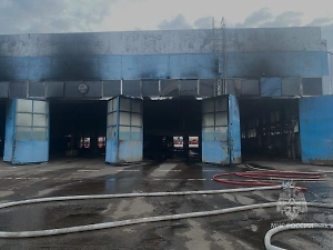 В Казани из-за мощного пожара сгорели пять пассажирских автобусов