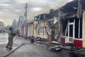 МЧС: В Кемеровской области загорелся торговый центр