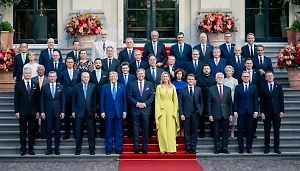 Королева Максима очаровала Трампа и затмила лидеров Запада на общем фото саммита НАТО