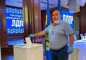 В Госдуме вскрыли кабинет изгнанного депутата-прогульщика Напсо