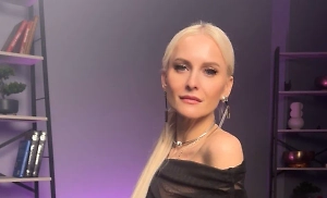 Если мощным ветром срывает флаг, это показатель, что что-то делается неверно, действия какие-то неправильные происходят. Ветер, срывая флаг, показывает, что государство требует перемен. То есть глобальные перемены, глобальные события, очень серьёзные изменения, полная трансформация.