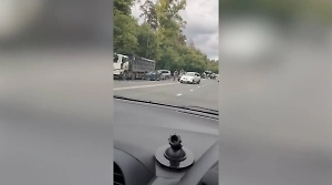 Грузовик с отказавшими тормозами протаранил 26 легковушек в Кемерове