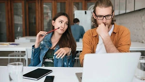 Миллениалы и зумеры лидируют в России по росту зарплат