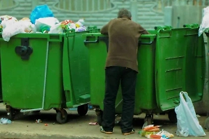 «Мы давно питаемся с помойки»: Жители Херсона рассказали о жизни при киевском режиме