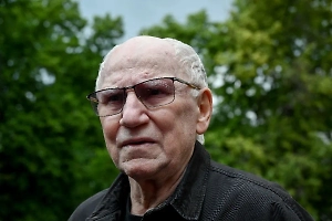 В халате и с томиком Толстого: Валерий Баринов раскрыл, как коротает одинокие вечера