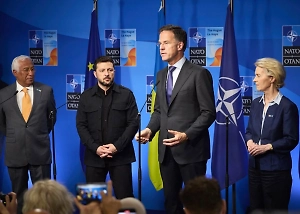 На Западе заметили необычную деталь в поведении Зеленского во время саммита НАТО