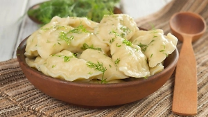 Роскачество обнаружило бактерии группы кишечной палочки в 16 марках вареников