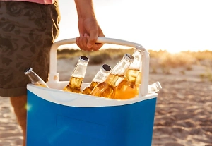 Грязные стаканы и подозрительный вкус: В Египте российские туристы отравились пивом в отеле