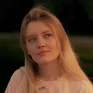 Современные форматы, например, сосиски для собак, жевательные коллагеновые рогалики или снеки в стиках у многих вызывают сомнения. Часто пугает непривычный внешний вид и мысль о вредных ингредиентах. Однако это не всегда оправдано. Технологии шагнули вперед, и сегодня даже такие угощения могут быть абсолютно натуральными. Главное — простой и понятный состав, где на первом месте мясо, а не мука и консерванты. 