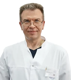 Болиголов пятнистый — смертоносная свистулька, один из самых ядовитых сорняков России. Его можно встретить на опушках, пустырях и даже на огородах. Стебли болиголова полые, и дети часто используют их как дудочки — с риском получить серьёзнейшее отравление. Вдыхание, прикосновение, не говоря уже об употреблении, вызывает судороги, паралич, спутанность сознания и может привести к остановке дыхания.