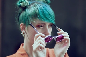 Риск для глаз: Life.ru узнал, как выбрать безопасные и подходящие солнцезащитные очки