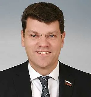 Я считаю, что люди, которые оказались не безучастными, видя эту террористическую атаку, настоящие мужчины, нашли в себе силы и смелость совершить буквально подвиг — постараться защитить военную часть и наших граждан. Я думаю, что таких ребят необходимо представить к наградам. 