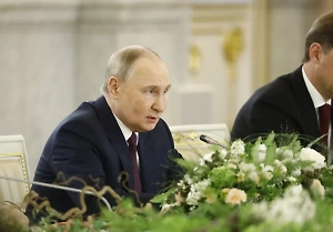 Песков: Мединский в Петербурге доложил Путину о своих контактах с Киевом