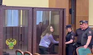 Волонтёру «Армии красоток» дали 22 года за госизмену