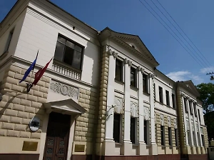 Возле посольства Латвии в Москве установили стенды о неонацизме