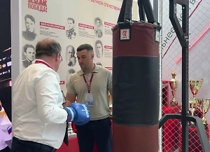 «Приобщаем к боксу»: Депутат Пирог рассказал о фуроре груши-силомера на ПМЭФ-2025