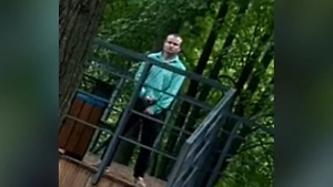 «Дёргает и смотрит на меня»: Извращенец напал на девушку во время пробежки в ижевском парке