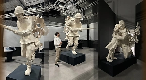 «Бумажный фронт». Художник Илья Гурко и его непобедимые солдаты