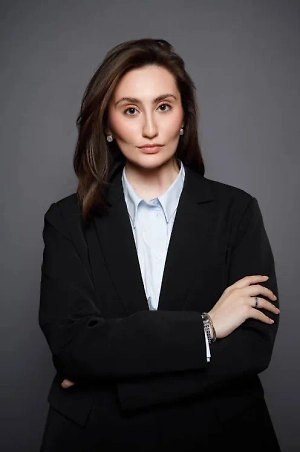 Время начала и конкретная продолжительность перерыва определяются правилами внутреннего трудового распорядка или по соглашению между работником и работодателем. Если установленная продолжительность ежедневной работы (смены) не превышает четырёх часов, такой перерыв может не предоставляться. В случаях, когда по условиям производства предоставление обычного перерыва невозможно, работодатель обязан обеспечить возможность отдыха и приёма пищи в рабочее время, с указанием перечня таких работ и мест отдыха в локальных нормативных актах