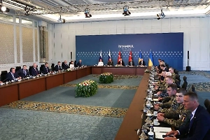 Украинцы в Стамбуле подключали по телефону таинственного «серого кардинала»