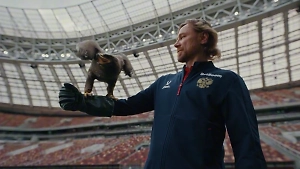 Сборная России показала анонс матча с Нигерией. В главных ролях – Карпин и орёл